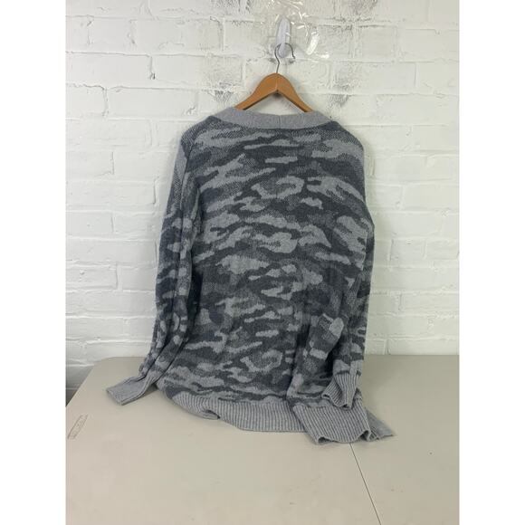 William Rast Women's Camouflage Open Front Cardigan Sweater Gray Size M - Picture 2 of 5